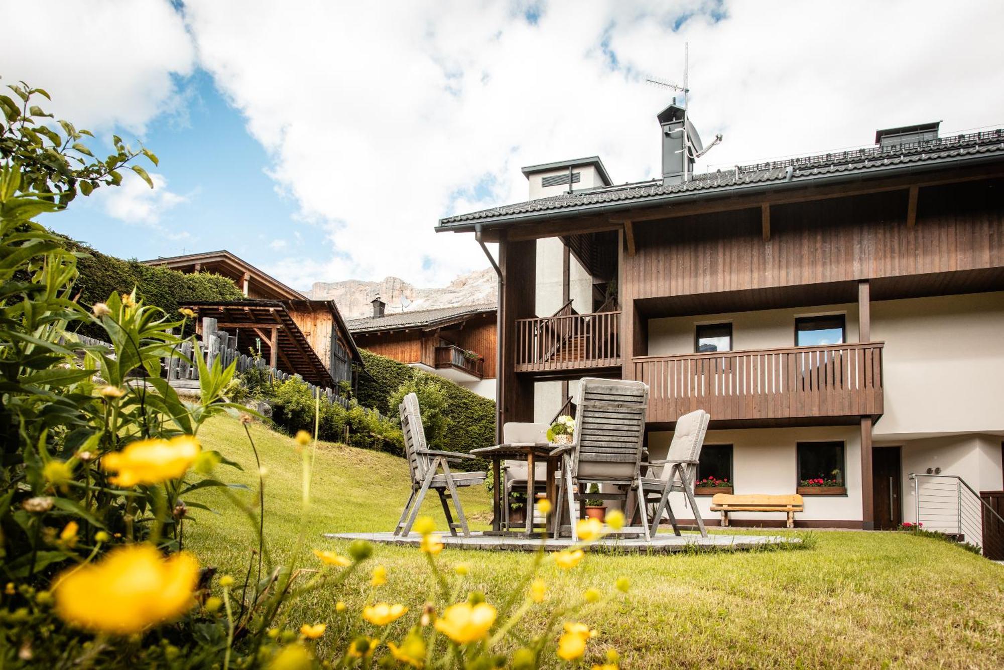 Apartment Ciasa Laoi San Cassiano  Luaran gambar